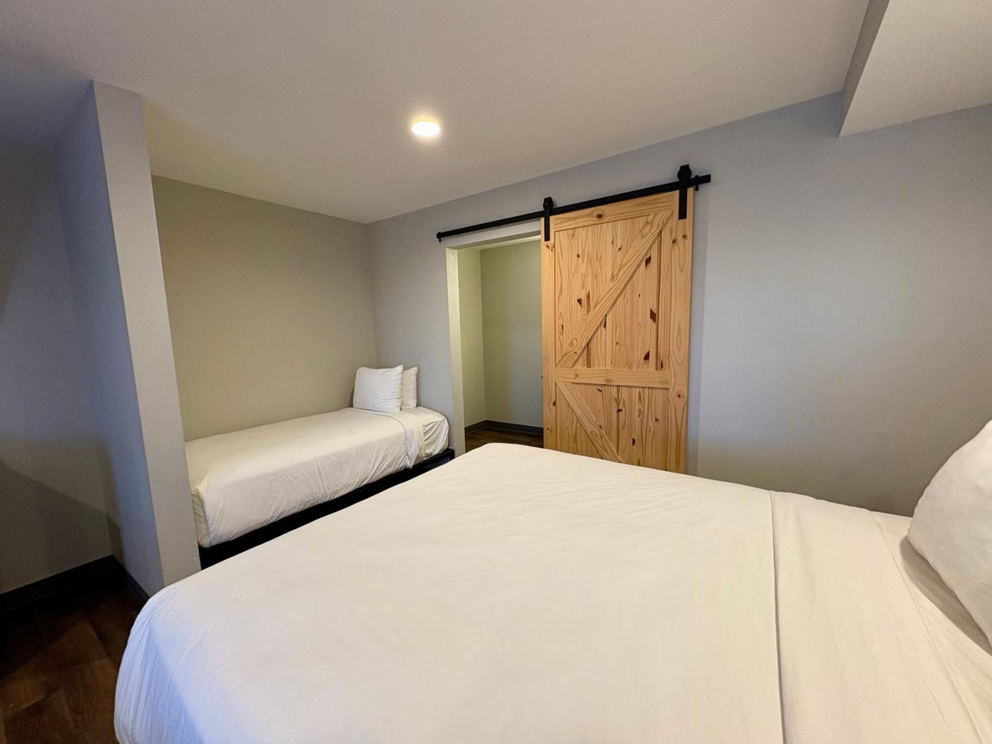 Americas Best Value Inn Wall Exterior photo